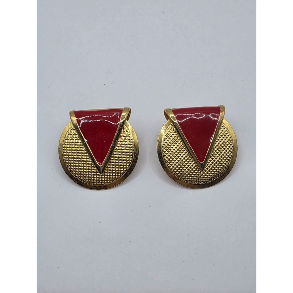 VTG Red Enamel Triangle on Goldtone Textured Circle Metal Earrings 1 1/2"